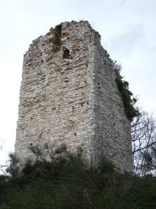 Torre Brombolona - luogo di leggende - Marche