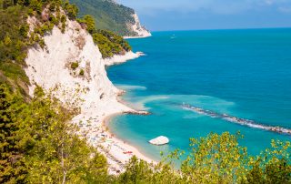 spiaggia del frate numana